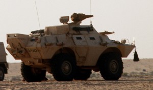 V-150 milik AD Saudi Arabia. Panser ini dipandang pas untuk pengoperasian di wilayah padang pasir