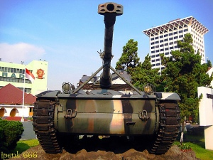 AMX-13 menjadi monumen di markas Kostrad 