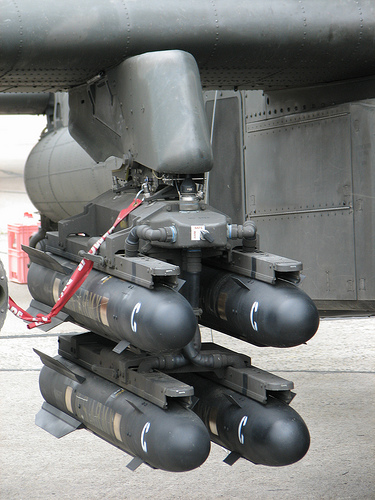 Tanpa basa basi Singapura sudah memiliki rudal anti tank battle proven AGM-114L Longbow Hellfire yang menjadi senjata pamungkas heli serbu Apache