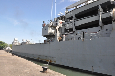 Teluk Penyu dan juga Teluk Semangka dapat membawa 4 unit LCVP