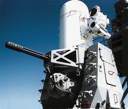 Phalanx CIWS 20 mm buatan AS, punya jangkauan efektif 3.600 meter dan kapasitas amunisi 1.550 peluru. Kecepatan tembak 4.500 proyektil per menit. 