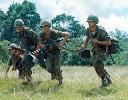M-60 dalam laga aksi di Vietnam