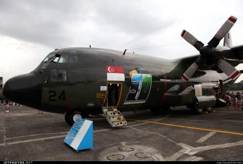 KC-130 Hercules AU Singapura dalam sebuah pameran statis