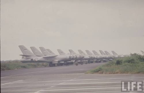 Deretan Il-28s milik AURI