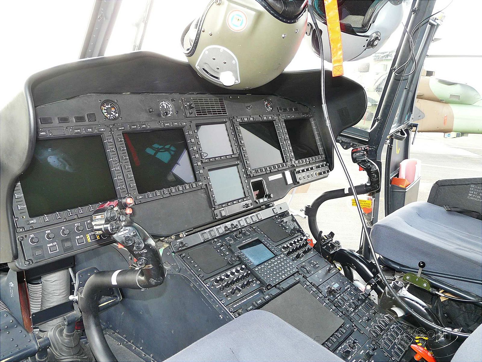 Heli multi-role ini dilengkapi teknologi canggih seperti LCD multi fungsi 6"x8" pada cockpit, terintegrasi dengan peta digital/peperangan elektronik, full glass cockpit, dan lain-lain