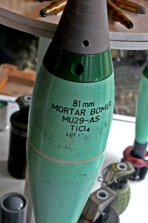 Proyektil mortir 81mm buatan Pindad.