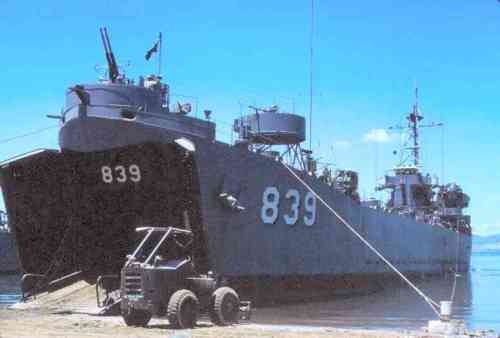 USS Iredell_County LST-839 dalam operasi di Vietnam.