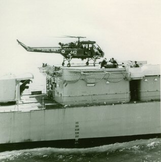 Wasp pada deck HMS Eskimo.