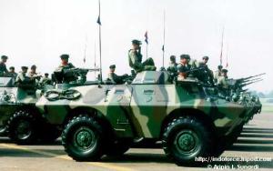 V-150 versi intai TNI AD dilengkapi senapa mesin berat 12,7mm dan senapan mesin 7,6mm dibagian belakang