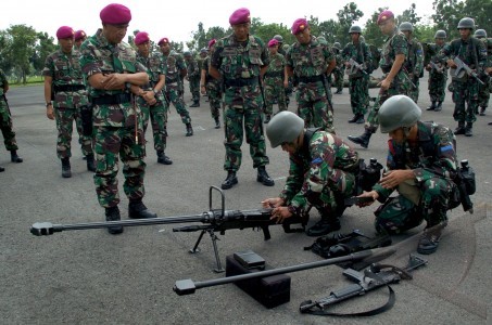 Kesiapan penembak NTW-20 Marinir TNI AL.